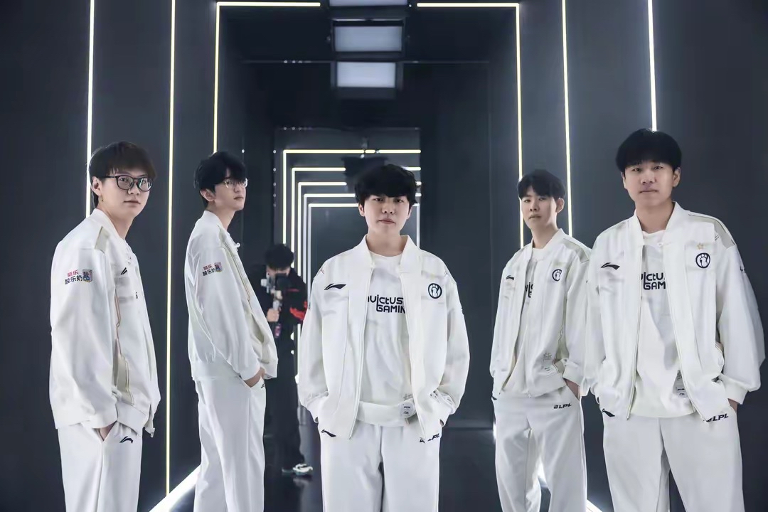 而詹姆斯至 而詹姆斯至